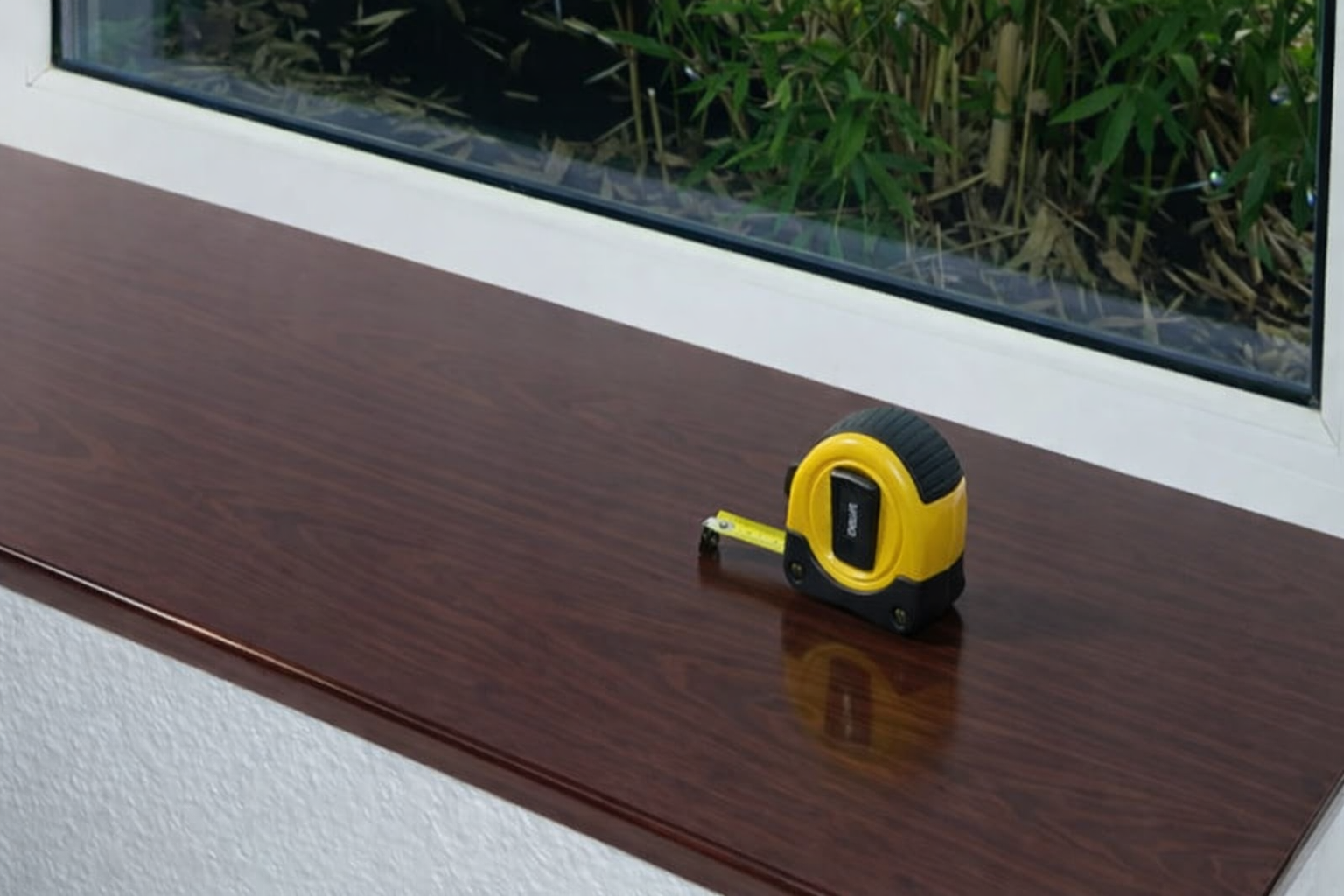 Подоконник коричневый Moeller